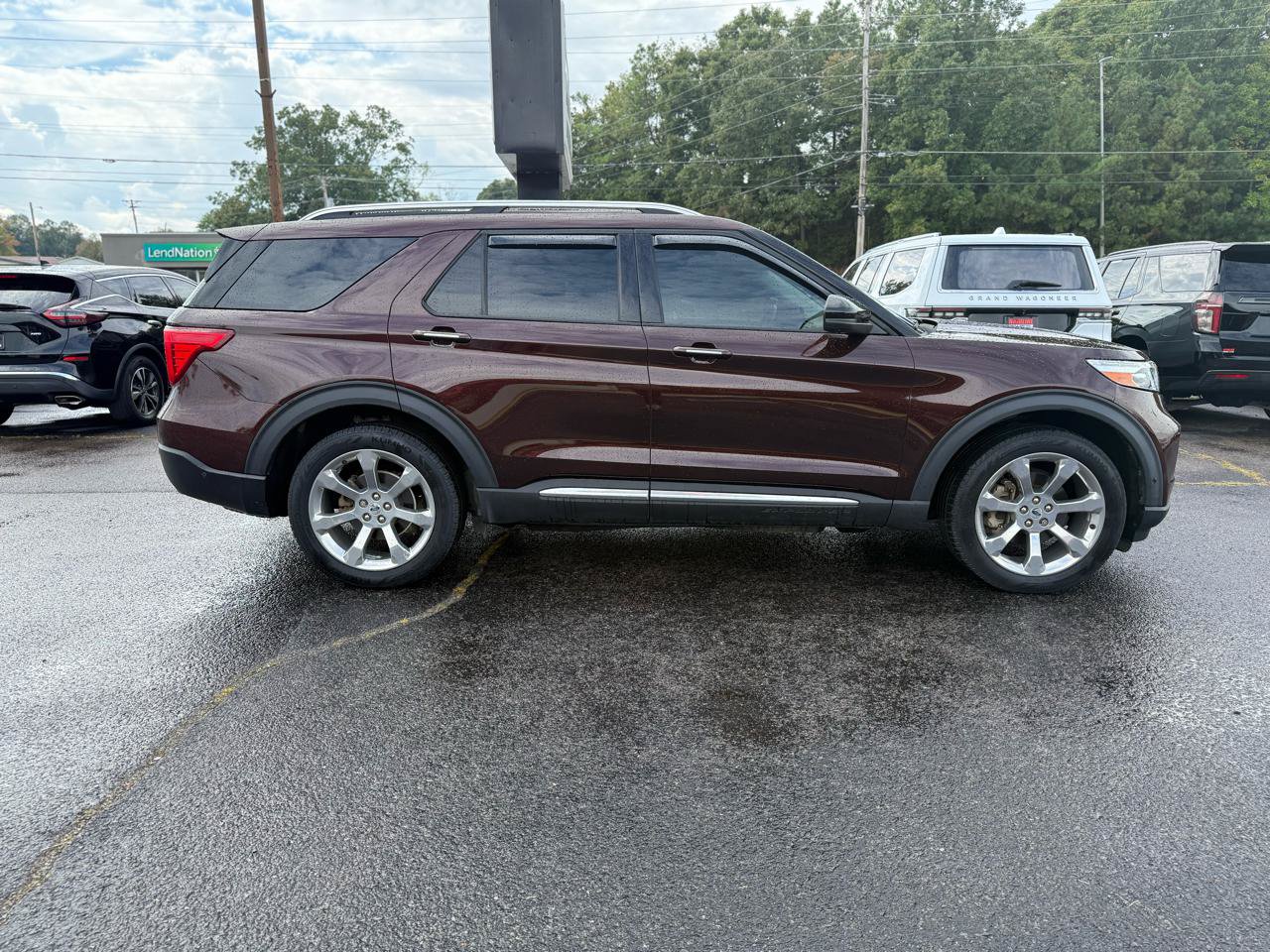 Used 2020 Ford Explorer Platinum w/ Premium Technology Package AWD/4WD image 4