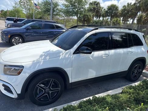 Used 2024 Mercedes-Benz GLB 250 image 2