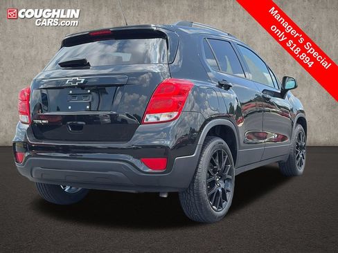Used 2022 Chevrolet Trax LT w/ Midnight Edition AWD/4WD image 8