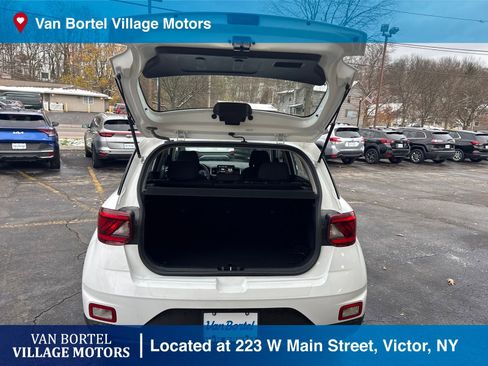 Used 2021 Hyundai Venue SE image 24