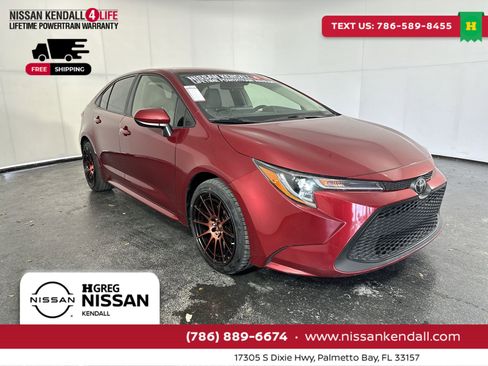 Used 2022 Toyota Corolla LE image 2