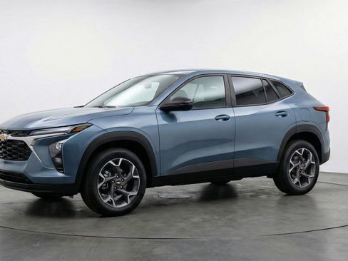 Used 2025 Chevrolet Trax LT image 3