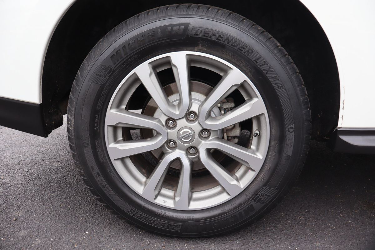 Used 2016 Nissan Pathfinder SV AWD/4WD image 44
