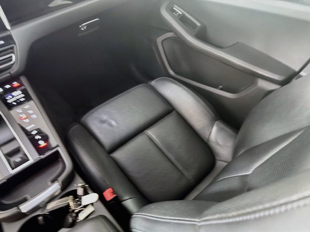 Certified 2023 Porsche Macan AWD/4WD image 26