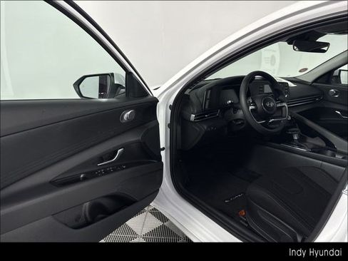 Used 2025 Hyundai Elantra Hybrid FWD image 20