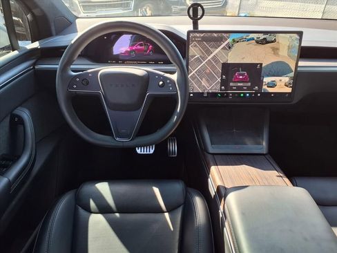 Used 2024 Tesla Model X Base image 16