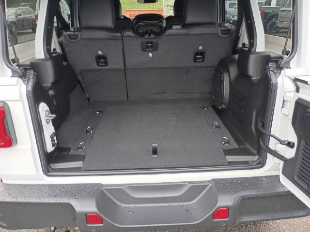 New 2027 Jeep Wrangler Unlimited Sahara AWD/4WD image 20