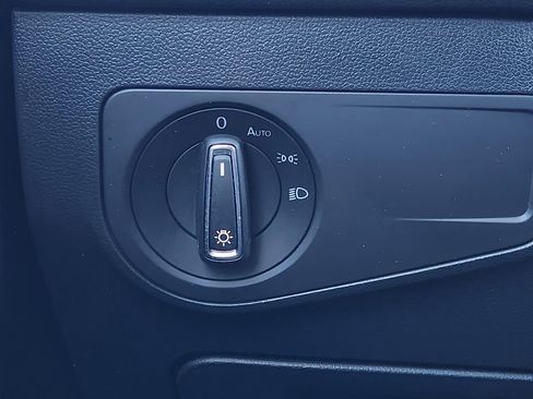 Used 2024 Volkswagen Tiguan SE image 23