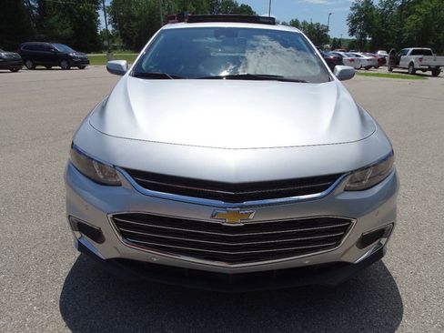 Used 2018 Chevrolet Malibu LT w/ Leather Package w/ True North Edition FWD image 6