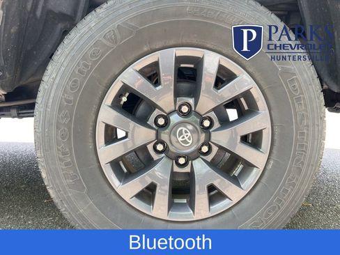 Used 2023 Toyota Tacoma SR5 w/ Technology Package image 9