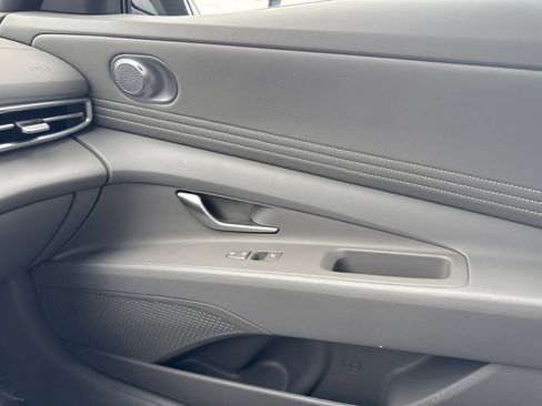 Used 2025 Hyundai Elantra Sport FWD image 29