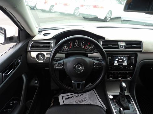 Used 2014 Volkswagen Passat 1.8T SE FWD image 5
