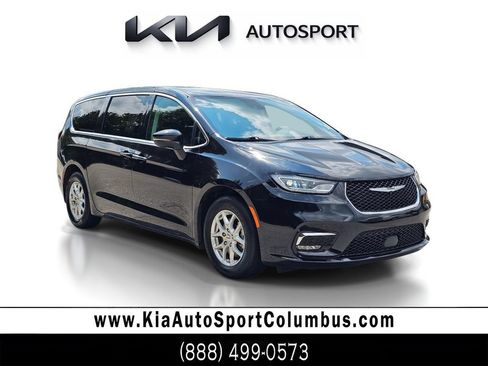 Used 2023 Chrysler Pacifica Touring-L FWD image 2