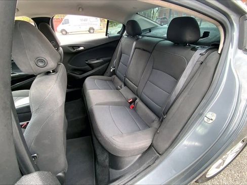 Used 2018 Chevrolet Cruze LT w/ Convenience Package image 21