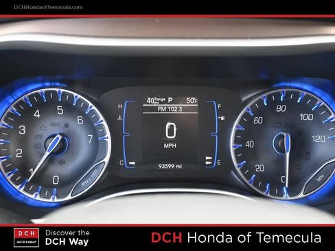 Used 2018 Chrysler Pacifica Touring-L image 10