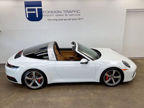 Used 2024 Porsche 911 Targa 4S w/ Premium Package image 42