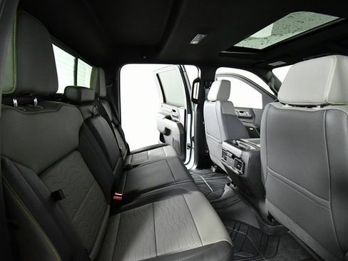 Used 2025 Chevrolet Silverado 2500 ZR2 w/ Technology Package image 25