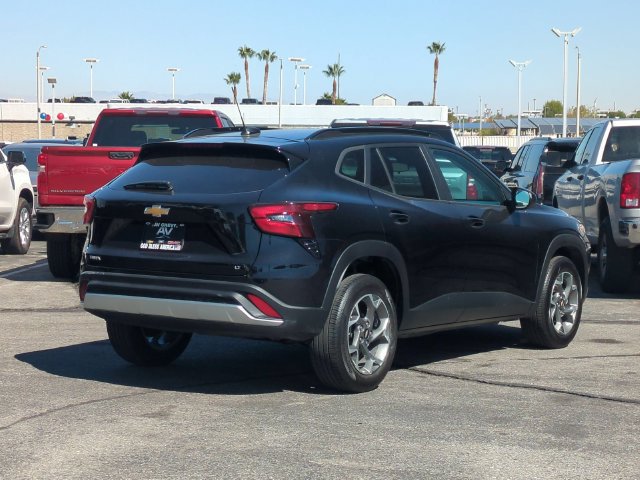 Used 2024 Chevrolet Trax LT FWD image 8