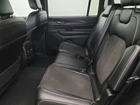 Used 2023 Jeep Grand Cherokee L Laredo image 18