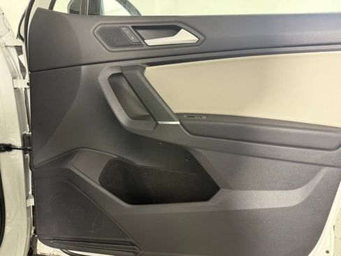 Used 2020 Volkswagen Tiguan SE R-Line image 32