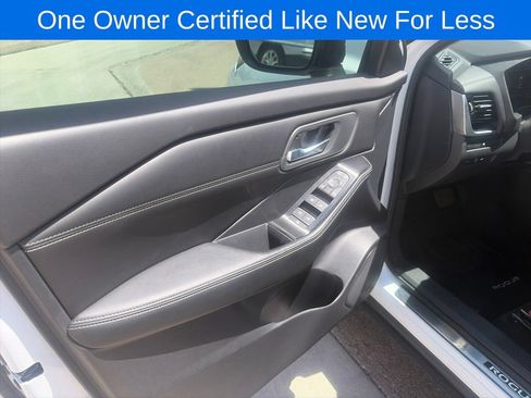 Used 2025 Nissan Rogue SL AWD/4WD image 23