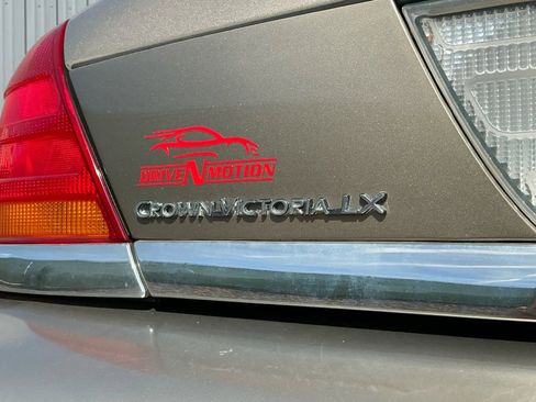 Used 2003 Ford Crown Victoria LX image 18