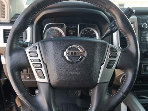 Used 2017 Nissan Titan PRO-4X AWD/4WD image 18