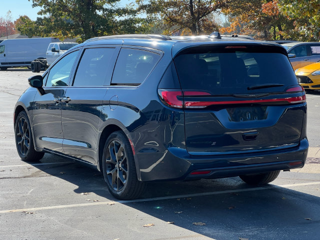 Used 2025 Chrysler Pacifica Limited FWD image 17