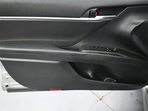Used 2022 Toyota Camry SE image 22