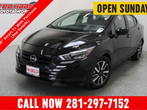 Used 2025 Nissan Versa SV FWD image 1