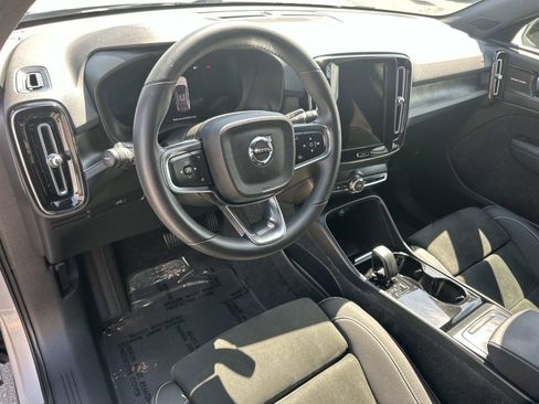 Certified 2023 Volvo C40 P8 Recharge Ultimate image 9