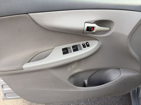 Used 2009 Toyota Corolla LE FWD image 9