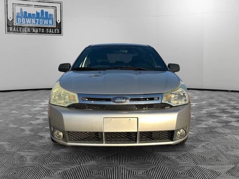 Used 2010 Ford Focus SE image 3