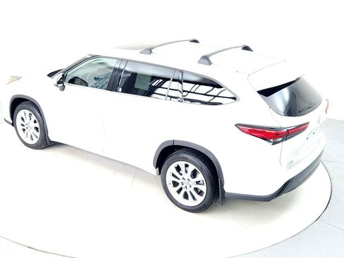 Used 2023 Toyota Highlander Limited image 16