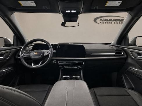 Used 2025 Chevrolet Traverse LT FWD image 10