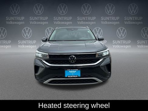 Used 2023 Volkswagen Taos SE w/ Panoramic Sunroof Package FWD image 11
