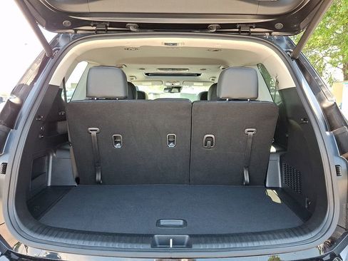 Used 2025 Kia Telluride EX w/ EX Captain's Chair Package FWD image 31