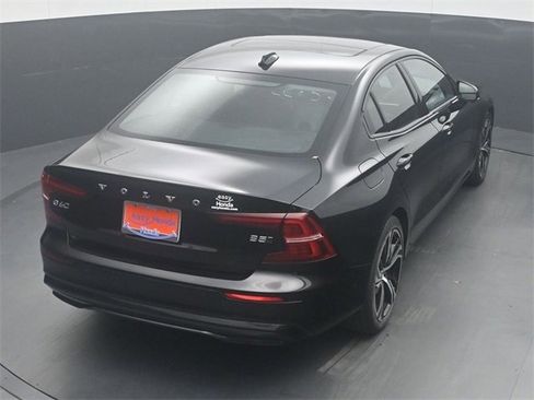 Used 2024 Volvo S60 B5 Plus image 25