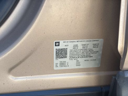 Used 2019 Chevrolet Equinox LT w/ Driver Convenience Package FWD image 36