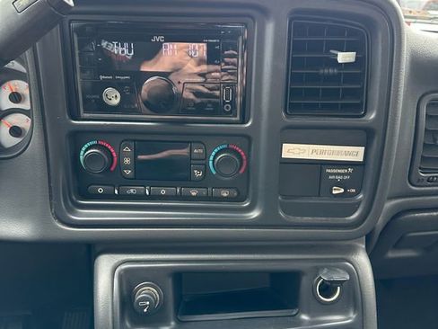 Used 2004 Chevrolet Silverado 2500 LT w/ Heavy-Duty Power Package image 13