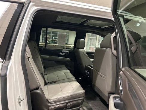 Used 2021 GMC Yukon XL SLT w/ SLT Luxury Plus Package image 17