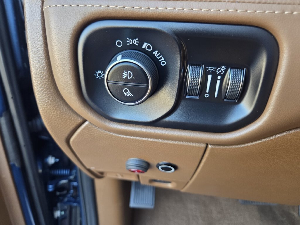 Used 2024 RAM 3500 Limited w/ Safety Group AWD/4WD image 18