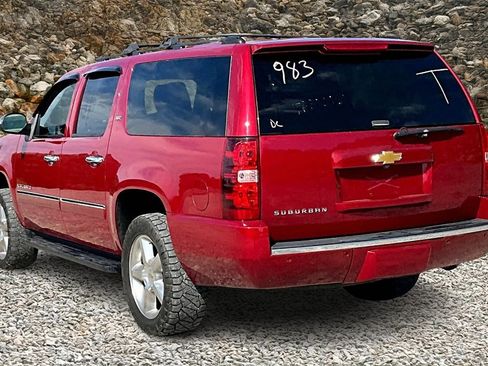 Used 2014 Chevrolet Suburban LTZ image 12