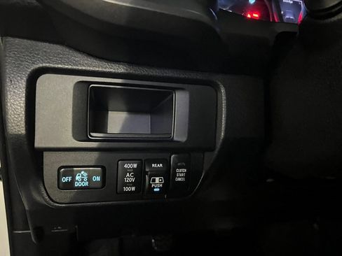 Used 2017 Toyota Tacoma TRD Sport image 39