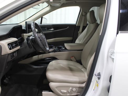 Certified 2023 Lincoln Nautilus Reserve w/ Equipment Group 201A image 3