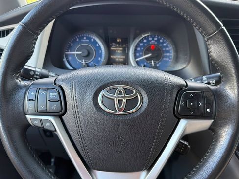 Used 2016 Toyota Sienna XLE w/ XLE Navigation Package FWD image 35