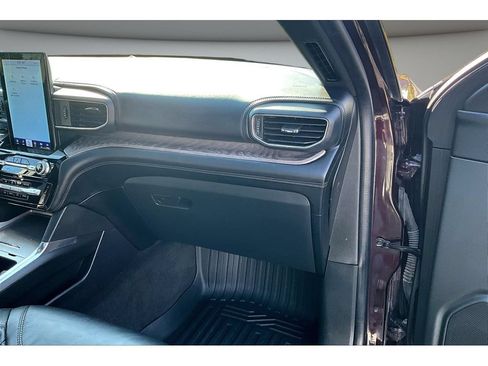 Used 2022 Ford Explorer Platinum w/ Equipment Group 601A AWD/4WD image 18