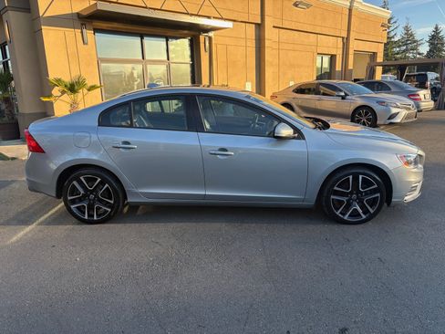 Used 2018 Volvo S60 T5 Dynamic image 10