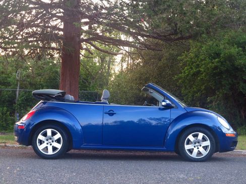 Used 2007 Volkswagen Beetle Convertible w/ Package 1 FWD image 5