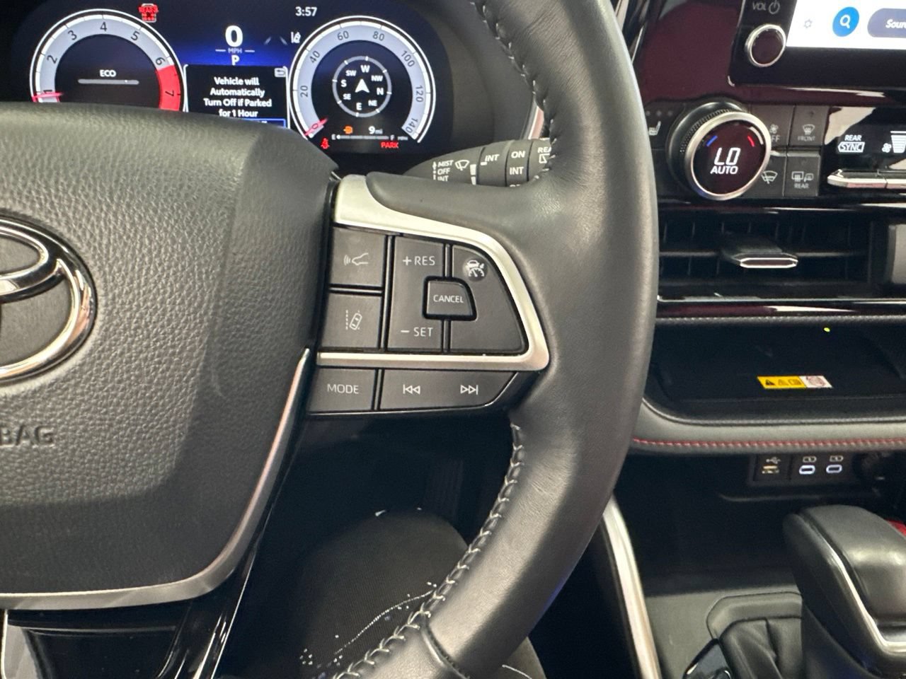 Used 2025 Toyota Highlander XSE AWD/4WD image 22